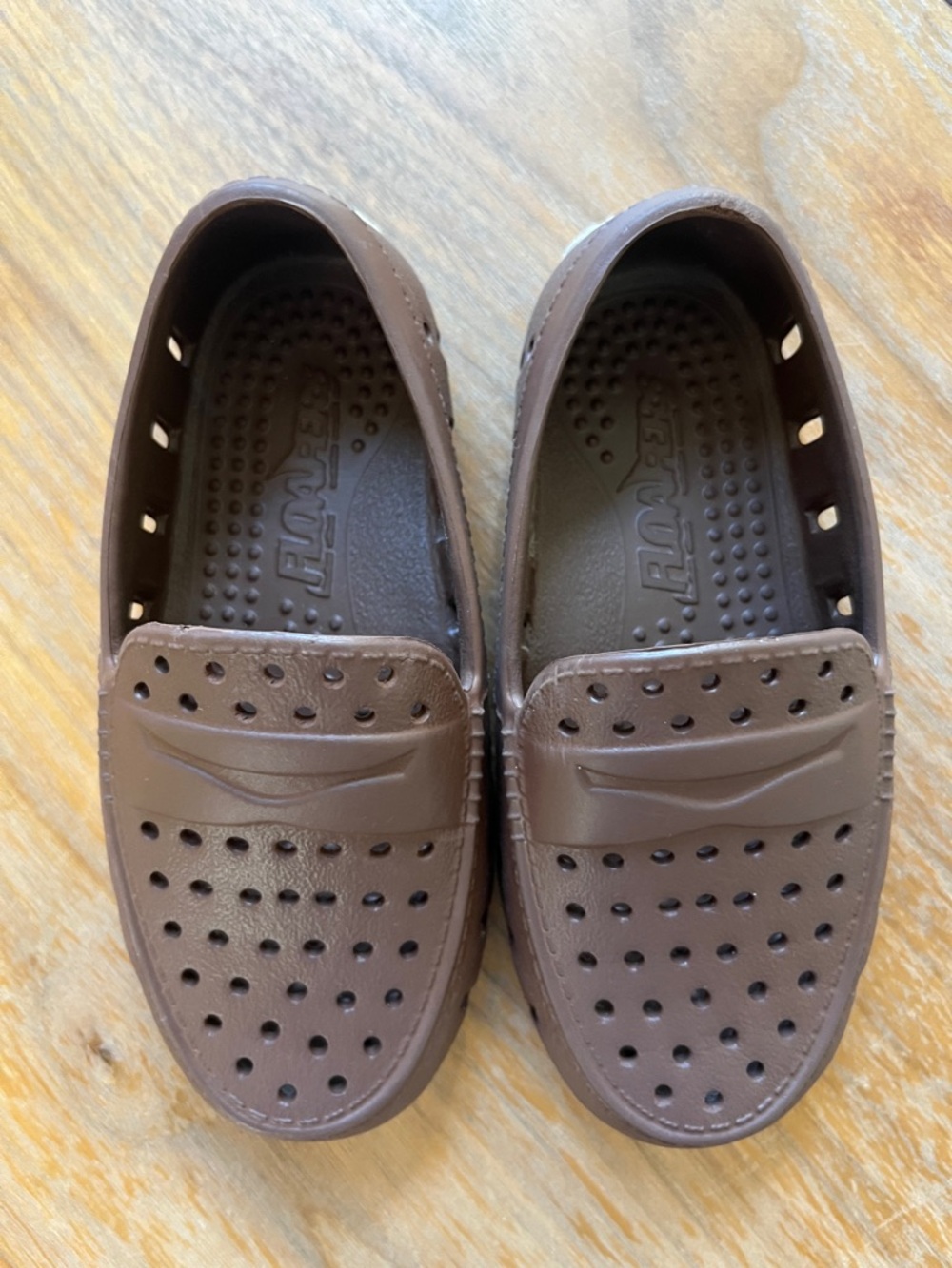 NWOT Floafers Kids in Driftwood Brown/Coconut Prodigy - Picture 2 of 6